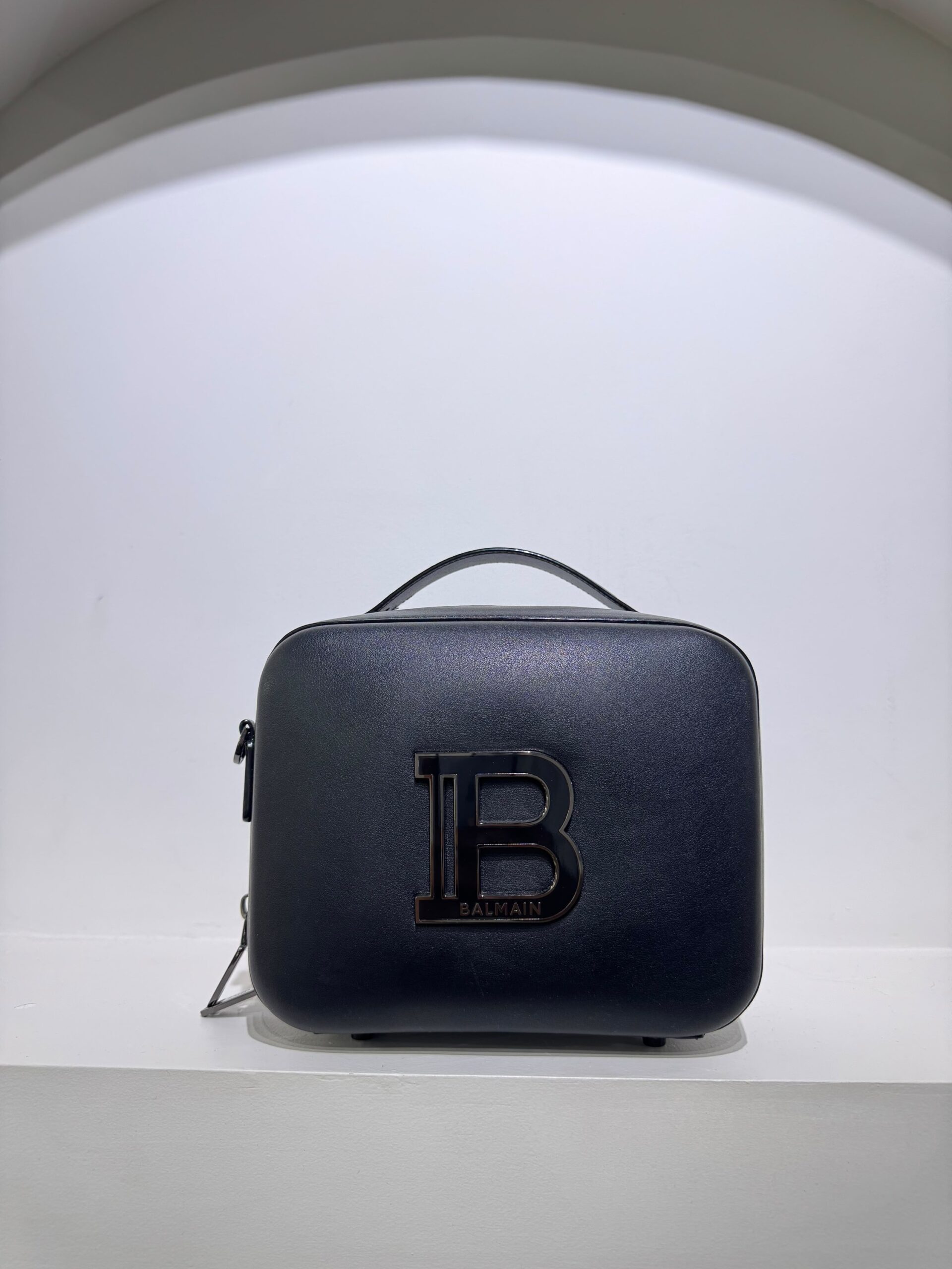 48b50b97-79a0-4f98-bdc4-43175a6dbaa9 Balmain Women Bag - Image 1