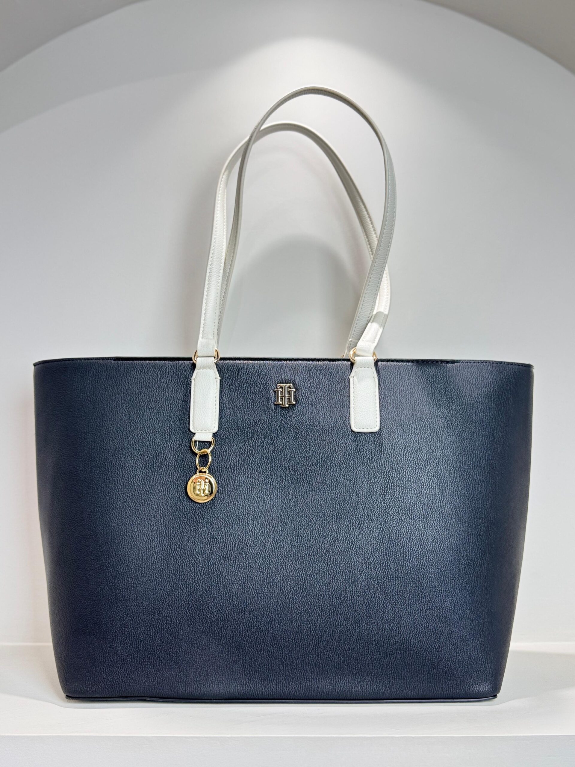 7be427e9-2288-44d6-a68e-429498c53959 Tommy Hilfiger Women Bag - Image 1