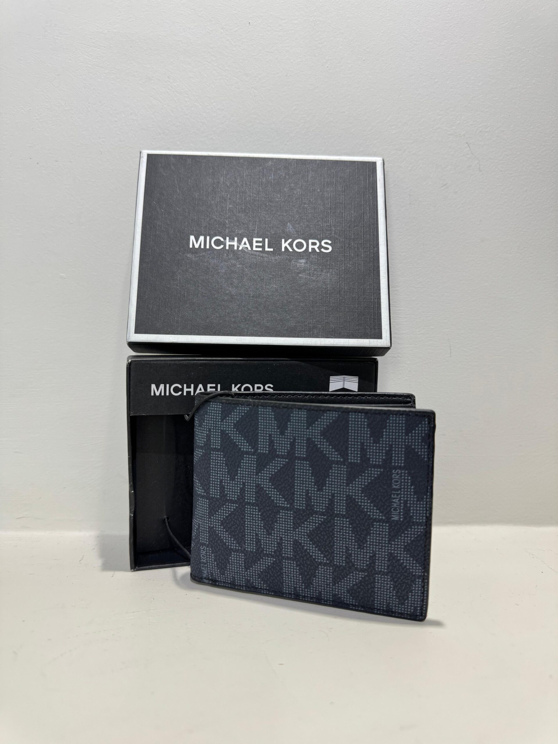 e380575d-e7d8-4e10-b579-83bbdbf58433 Michael Kors Men Wallet - Image 1