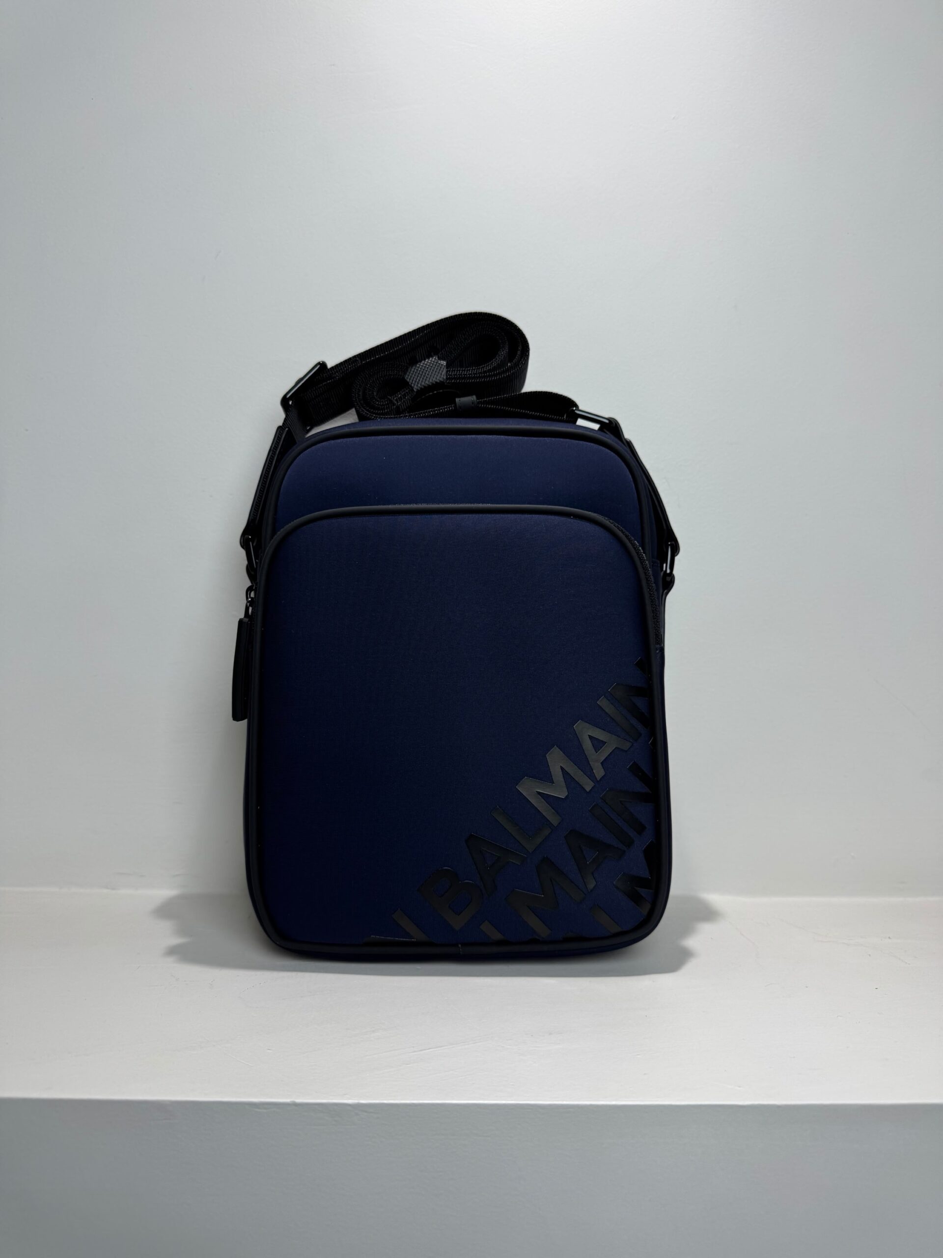 f4fe8c4a-c032-45c0-bc6b-1fb4f136b9eb Balmain Unisex Bag - Image 1